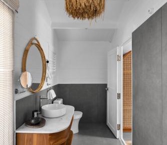 Jaunty Jacuzzi Villa