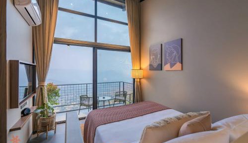 Deluxe Room (with balcony and valley-view)