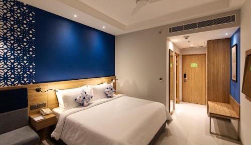 Premium King Room with complimentary 40% discount on room service, 2 pints of beer, minibar and 2pcs of laundry per day
