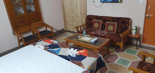 Deluxe Double Room (2 Adults + 1 Child)