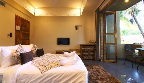 Premium Room with Balcony - Happy Hours with 2+1 offer on Beverages ( 4 to 7pm only)