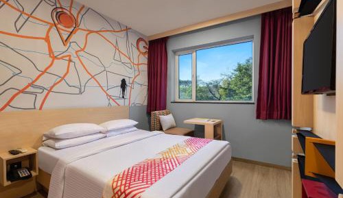 Luxe Queen Room 