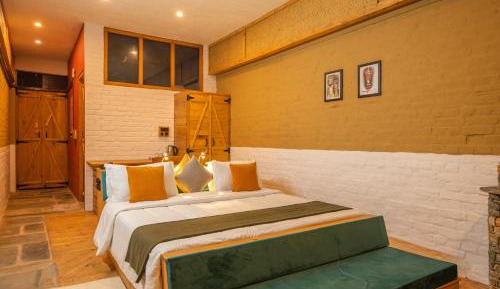 Deluxe Room (2 Adults + 1 Child)