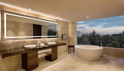 Executive Suite with Club Lounge Access