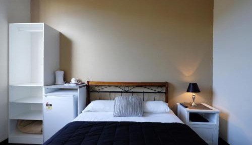 Standard Queen Room with Shared Bathroom