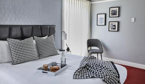 Heritage King Room