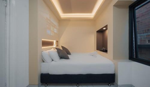 Queen Room with Shared Bathroom