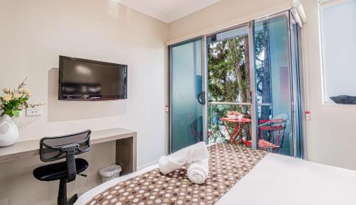 Deluxe Double Room with Kitchenette and Balcony