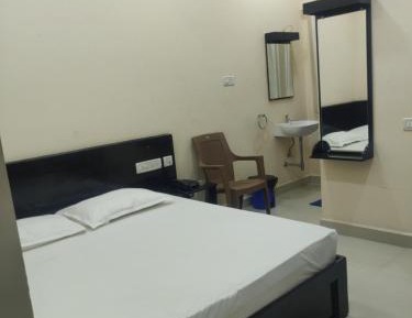 Deluxe Double Room (2 Adults + 1 Child)