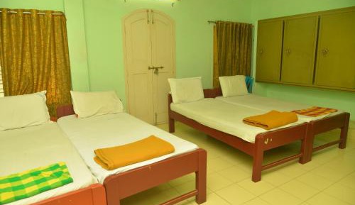 Economy Triple Room