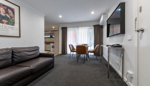 Premium Two-Bedroom Apartment Blandford Court Apartment