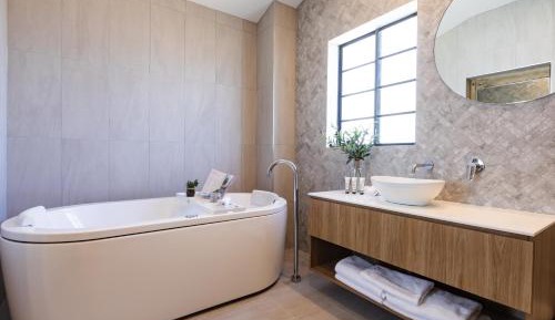 King Room with Spa Bath