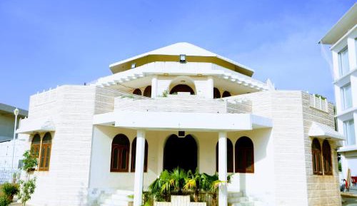 Family Room - 15% off on session of Spa,  10% off on Food & Beverage services, 10% off on Access to Club