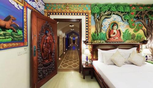 Deluxe Double Room:10% discount on food & beverage at Native , Primitive & Peacock till 15th July,  Evening tea experience at the property and pillow menu selections