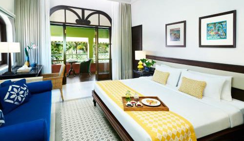 Superior Room Garden View with Balcony – King Bed