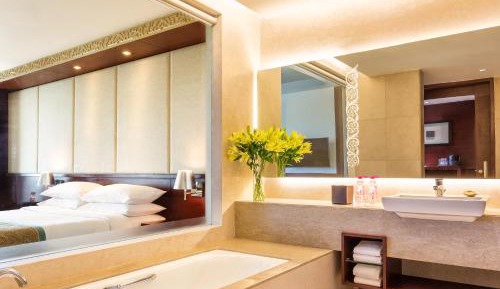 Standard King Room - Club Floor - 20% Discount on F&B and 15% on Laundry - Comp Early Check in / Check out (3 hrs Subject to availability)