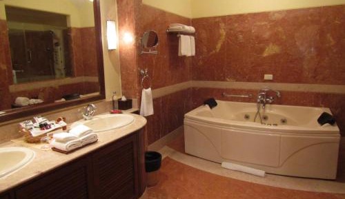 Garden View Suite - King - 10% Discount on Food & Beverages - 15% Discount on Spa and Laundry 
