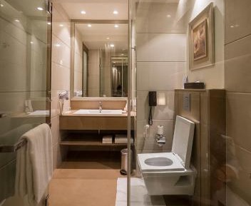Club Queen Room - Non-Smoking with 15 % OFF ON FOOD & Soft beverages/15% off on Laundry services//1+1 happy hours at Kokkinos from 6-8 pm on IMFL drinks// INR 500 SPA discount
