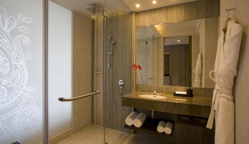 King Room with River View |  15% discount on Spa & 20% discount on F&B (Till 31st Oct)