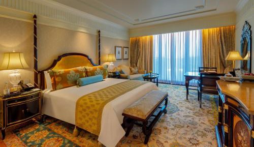 Royal Premiere Room with one way airport transfer