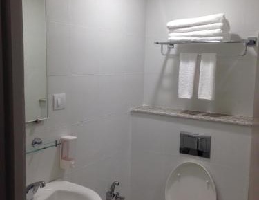 Luxe Queen Room