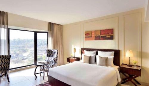Executive Room with Bathtub with 20% discount on Food and Beverage