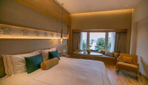 Deluxe Room Sea View King Bed