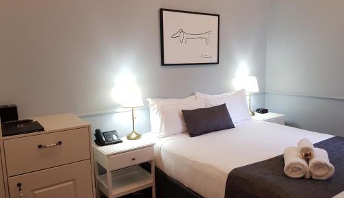 Queen Room - Pet Friendly