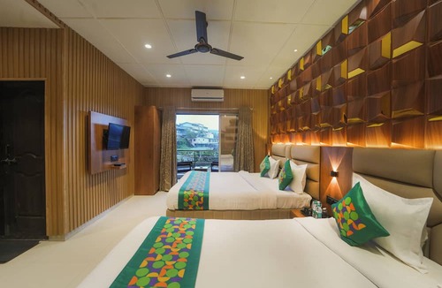 Mahabaleshwar Hotel | Treebo Iceberg 700Meters From Venna Lake