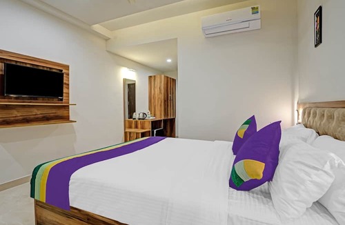 Palm Meadows Hotel | Happy Stays