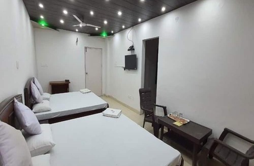 Kalka Hotel | Fabhotel Pinjore Holiday Home
