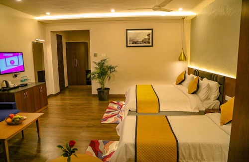 Varanasi Resort | Four Leaf Hotel Sapphire Blue