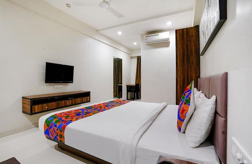 Surat Hotel | Fabhotel La Victoria