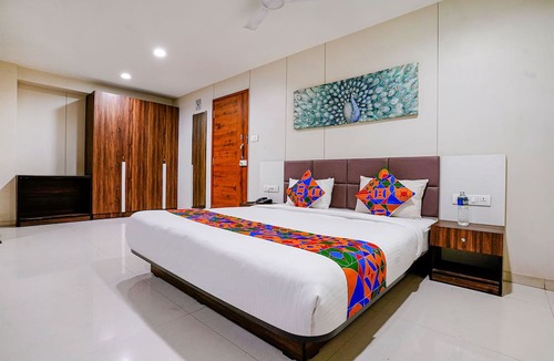 Surat Hotel | Fabhotel La Victoria