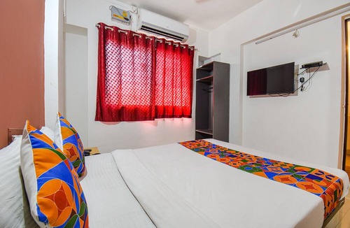 Pune Hotel | Fabexpress Green Leaves