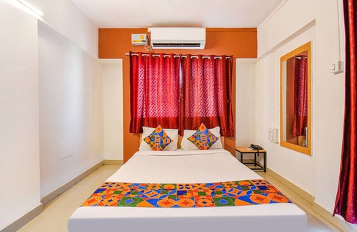 Pune Hotel | Fabexpress Green Leaves
