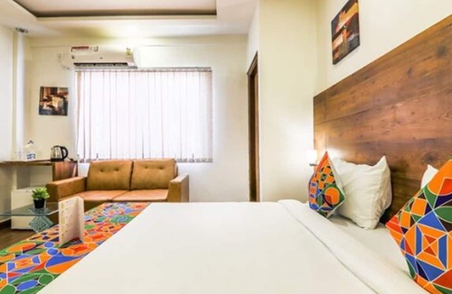 Pulikeshi Nagar Hotel | Fabhotel Vs Suites & Inn
