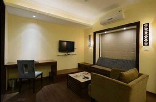 Nerul Hotel | Deltin Suites
