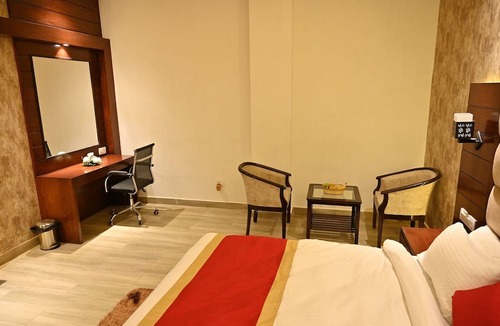 Bareilly Hotel | Hotel Aakriti Clarks Inn Express