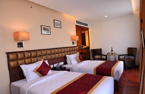 Thoraipakkam Hotel | Raaj Bhaavan Clarks Inn Chennai
