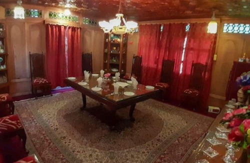 Dal Lake Hotel | The Floating Heritage Group