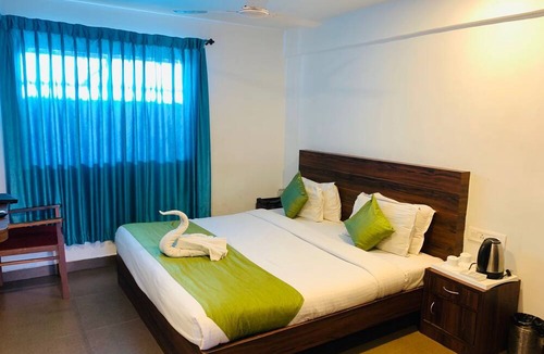 Caranzalem Hotel | Hotel Miramar, Miramar Beach, Goa