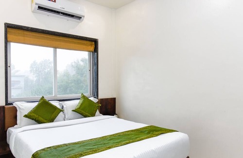Nigdi Hotel | Treebo Malhaar Regency