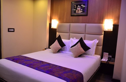 Madanpur Hotel | Dolphin Chocolate Inn