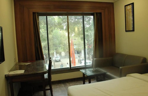 Adipur Hotel | Lords Eco Inn, Gandhidham