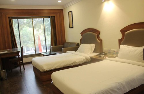 Adipur Hotel | Lords Eco Inn, Gandhidham