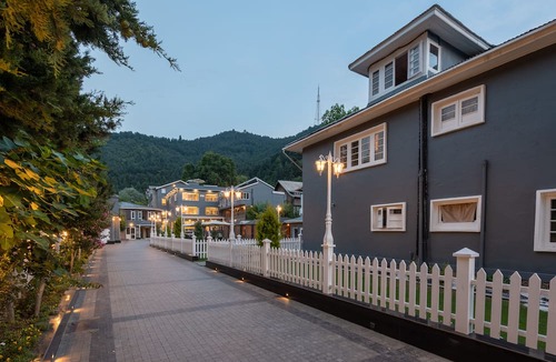 Dal Lake Hotel | Hotel Grand Boulevard