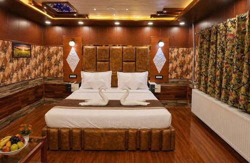 Srinagar Hotel | Pine View Resort - Gulmarg