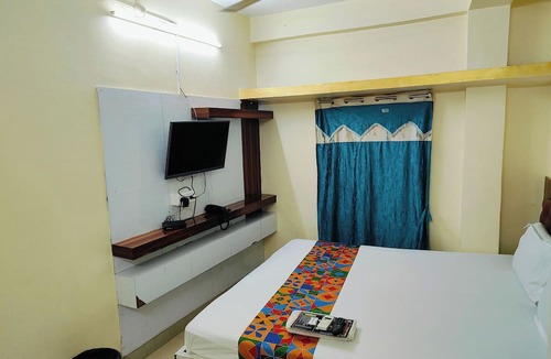 Kolkata House | Om Shanti Guest House - Near Ruby General Hospital and Science City