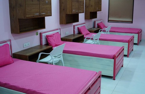 Gota Hostel | LIVZO - PINK HOUSE